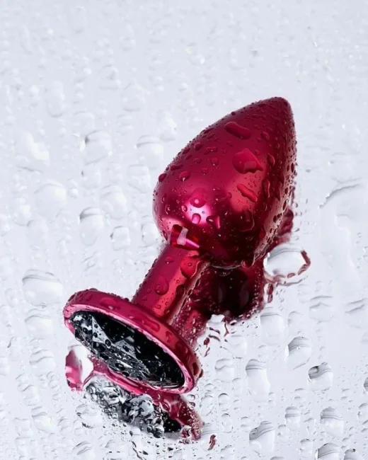 Metal Anal Plug, mor kristalli, 7,2 cm, Ø2,8 cm, 50 g Süper sağlam ve süper hafif alüminyum alaşımlı anal oyuncak.