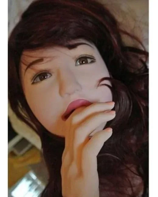 Esmer Victoria Büyük Boy Titreşimli Sesli Realistik Şişme Kadın