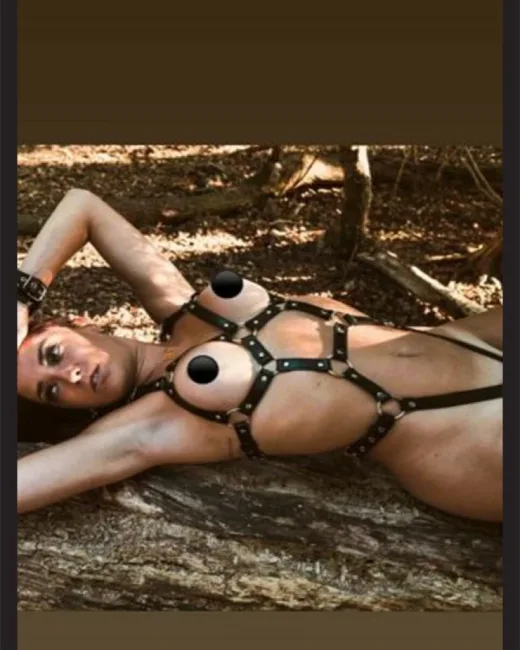 Siyah Kelepçe Detaylı Seksi Fantezi Özel Bölgesi Açık Deri Kostüm alternatif görünüm