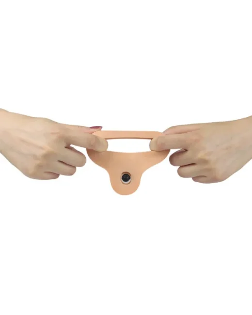 Titreşimli gerçekçi 5.8 inç kayışlı anal dildo ile onun zevkini ikiye katlayın.